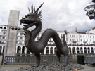 Drache auf dem Rathausmarkt zum Fest